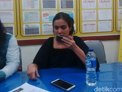 Ratu Boki Perlihatkan Salinan Akta Kelahiran dan Wasiat Sultan Ternate