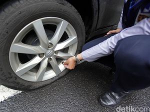 Cabut Pentil Ban Gagasan Jokowi yang Dinilai Sandiaga Tak Efektif Cabut Pentil Ban Gagasan Jokowi yang Dinilai Sandiaga Tak Efektif