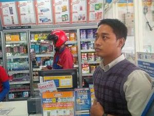 Indomaret di Sukun Dirampok, Pelaku Berhasil Bawa Kabur Uang Rp 25 Juta Indomaret di Sukun Dirampok, Pelaku Berhasil Bawa Kabur Uang Rp 25 Juta