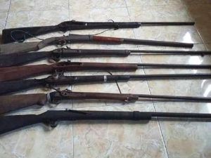 103 Senjata Api Rakitan Diserahkan Warga Kalimantan Barat ke Polisi
