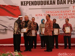 Pemkab Purwakarta Raih Penghargaan Soal Kependudukan dari Kemendagri