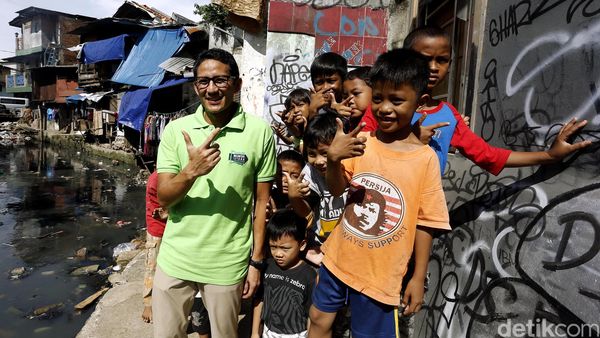 Sandiaga Uno Sapa Permukiman di Kebon Melati