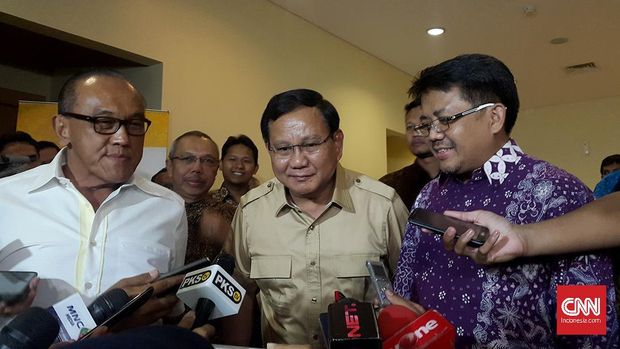 Tokoh-tokoh Koalisi Merah Putih; Ketua Umum Partai Golkar Aburizal Bakrie, Ketua Umum Partai Gerindra Prabowo Subianto dan Presiden PKS Sohibul Iman.