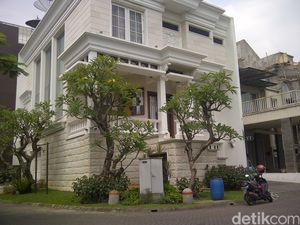 Nyamannya Rumah Berlantai 3 Sanusi di Kembangan Jakarta Barat