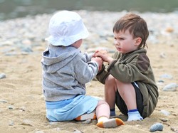 Ketika Anak Dipukul Temannya, Bagaimana Cara Tepat Menyikapinya?