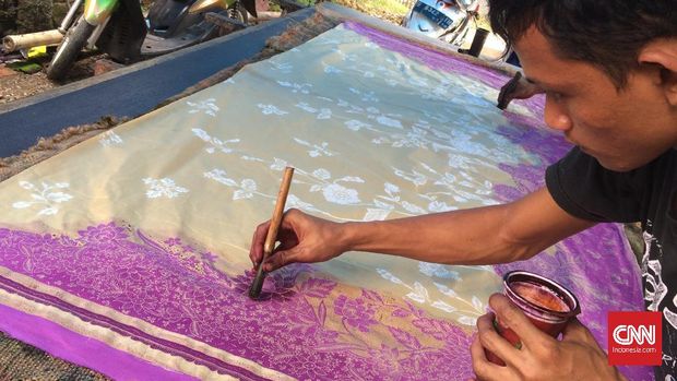Merayakan Hari Batik Nasional di Kampung Trusmi