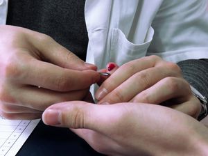 Saran Dokter Agar Tak Terkecoh Layanan Cek Darah Keliling