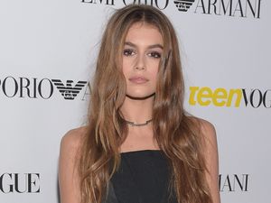 Posting Foto Pakai Baju Mandi, Anak Cindy Crawford Dikritik Netizen