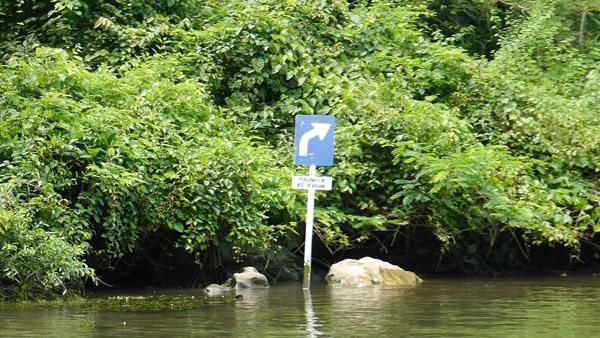 Unik, Sungai di Maros Punya Rambu Lalu Lintas