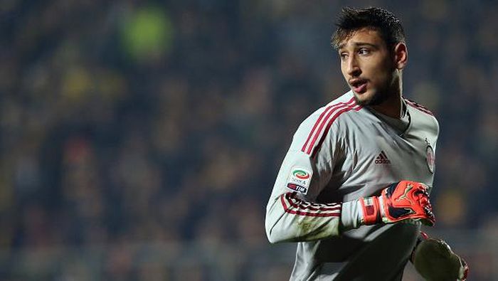 Gianluigi Donnarumma FROSINONE, ITALY - DECEMBER 20: Gianluigi Donnarumma of Milan during the Serie A match between Frosinone Calcio and AC Milan at Stadio Matusa on December 20, 2015 in Frosinone, Italy. (Photo by Maurizio Lagana/Getty Images)