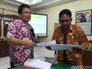 Beasiswa Rp 98 M di Bojonegoro, Kang Yoto: Tak Boleh Ada yang Putus Sekolah Beasiswa Rp 98 M di Bojonegoro, Kang Yoto: Tak Boleh Ada yang Putus Sekolah