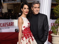 George Clooney Tertangkap Kamera Tinggalkan Italia Pasca Kecelakaan