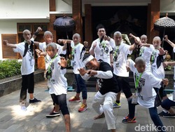 Tiket Festival Seni Bela Diri Dunia Diganti Pakai Ikat dan Samping