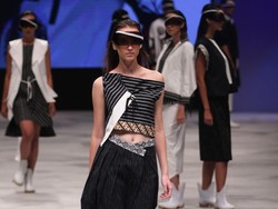 Dilirik Desainer Muda, Lurik Jadi Busana Modern yang Laris Dicari Pembeli