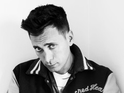 Hedi Slimane Resmi Berhenti Sebagai Direktur Kreatif Saint Laurent