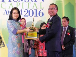 Berhasil Kembangkan Kualitas SDM, BCA Raih Indonesia Human Capital Award