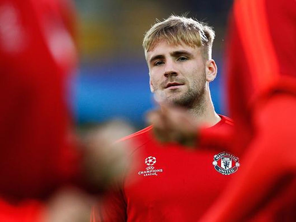 Luke Shaw Tabrakkan Range Rover Miliknya ke Mobil Phil Jones Luke Shaw Tabrakkan Range Rover Miliknya ke Mobil Phil Jones