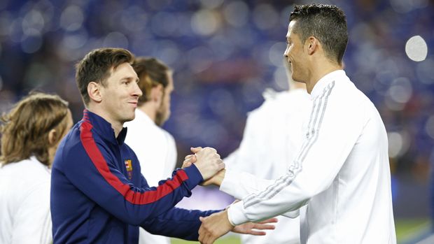 Lionl Messi dan Cristiano Ronaldo ceta 100 gol di usia 22 tahun.