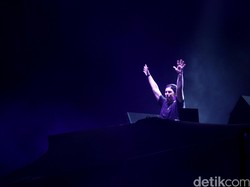 Terbang dan Menggelinjang Bersama Hardwell di Jakarta