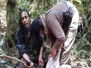 Istri Santoso dan 2 Perempuan Lainnya Ikut Bersembunyi di Hutan Poso Istri Santoso dan 2 Perempuan Lainnya Ikut Bersembunyi di Hutan Poso