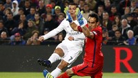 Cristiano Ronaldo akhirnya menjadi penentu kemenangan Madrid. Gol CR7 pada menit ke-85 memastikan tim tamu pulang dengan membawa poin penuh. Reuters/Albert Gea.