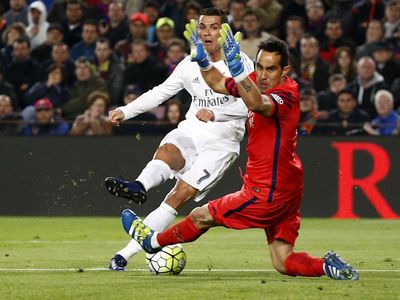 Real Madrid Perkasa di Camp Nou