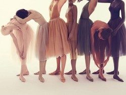 Louboutin Rilis Sepatu Flat Warna Nude untuk Berbagai Warna Kulit