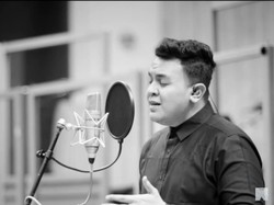 Menonton Tulus Rekaman Pamit di Praha