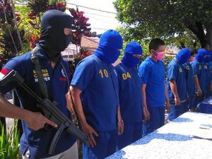 Dua Tersangka Narkoba Diamankan, Dua Pistol Disita