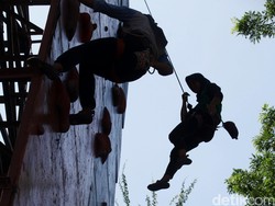 Peduli Perubahan Iklim, Pria Ini Memanjat Tebing Setinggi Everest