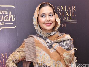 Gaya Fashion Ayu Azhari VS Angel Lelga