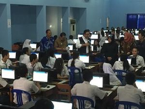 Dua Kabupaten di Jatim Belum Terapkan UNBK Dua Kabupaten di Jatim Belum Terapkan UNBK