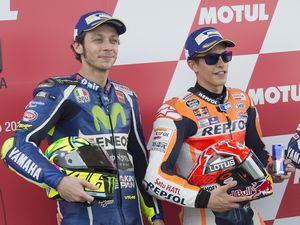 Pergantian Motor Jadi Antiklimaks Duel Marquez-Rossi Pergantian Motor Jadi Antiklimaks Duel Marquez-Rossi