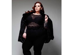 Para Model Plus Size Berpose di New York Fashion Week