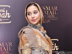 Pernah Dicap Bom Seks, Ayu Azhari Sama Sekali Tak Terganggu