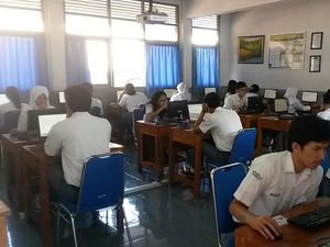 Klik! Mudahnya Mengerjakan Ujian Nasional dengan Komputer