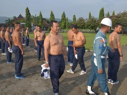 Razia Tato Digelar, Prajurit TNI AL Dilucuti Pakaiannya