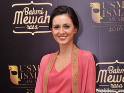 Cerita Julie Estelle Besar di Dua Budaya yang Berbeda