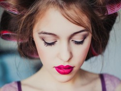 Tips Memilih dan Mengaplikasikan Lipstik Warna Pink