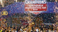 Arema Cronus berhak mengangkat piala Bhayangkara usai menaklukan persib 2-0 di laga puncak.