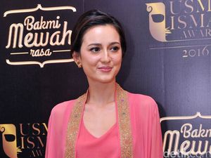 Cerita Masa Kecil Julie Estelle yang Anak Mama Banget