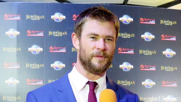 Chris Hemsworth Bikin Fans Singapura Histeris