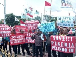Tenaga Outsourcing PT Pelindo III Tuntut Dijadikan Karyawan Tetap