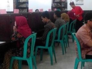 HUT Kota Blitar, Peserta UN SMA Pakai Baju Jadul