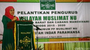Khofifah Lantik Pengurus Muslimat NU Papua Barat