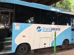 Penumpang Antre, Dishub akan Tambah 10 Bus Feeder di Stasiun Tebet