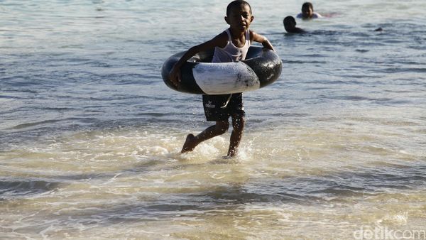 Indahnya Pantai Pasir Putih Manokwari