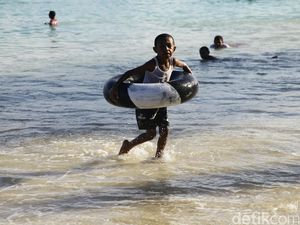 Indahnya Pantai Pasir Putih Manokwari