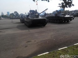 Melihat Aksi Marinir dengan Tank di Mako Cilandak