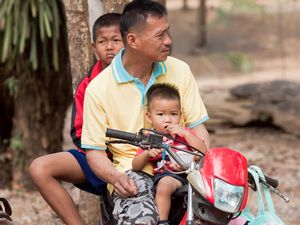 Pesan Dokter Jika Hendak Ajak Anak Bepergian dengan Motor